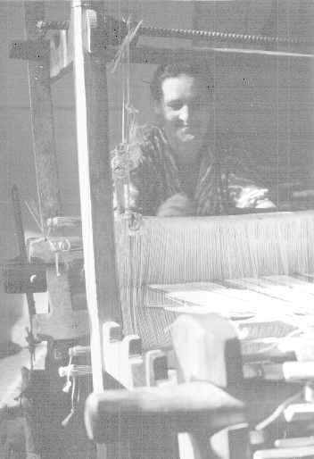 Picture: Woman working at a loom (15K JPEG 514x352)